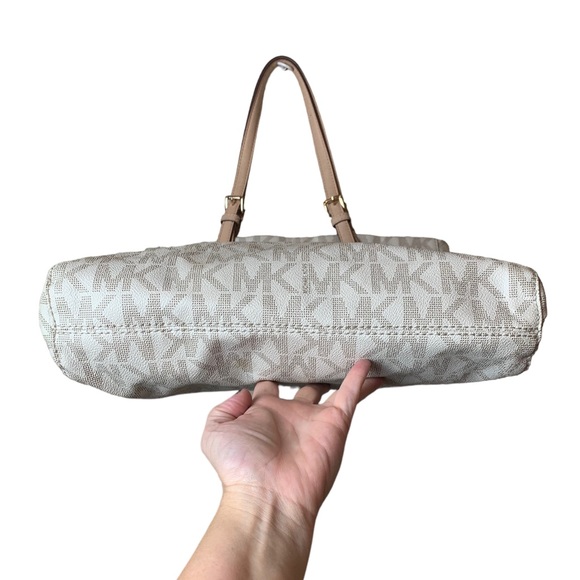 MICHAEL Michael Kors Beige Signature Coated Canvas Large Jet Set Tote - Picture 2 of 4